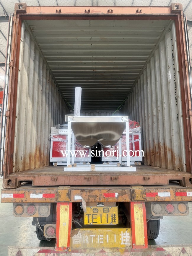 出口中東的PVC格柵板生產(chǎn)線，UV大理石板生產(chǎn)線，碳晶板生產(chǎn)線發(fā)貨